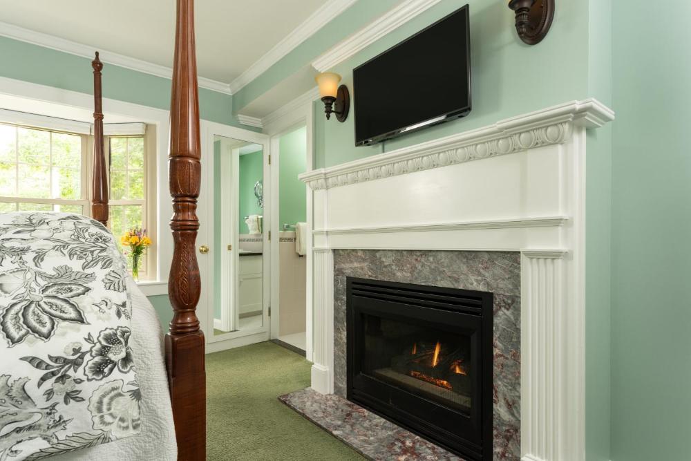 Queen Room with Garden View interior
